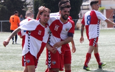 Els jugadors del Can Rull RT feliciten Édgar després del seu gol | Adrián Arroyo